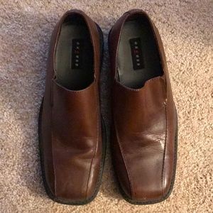 Men’s brown casual dress shoes